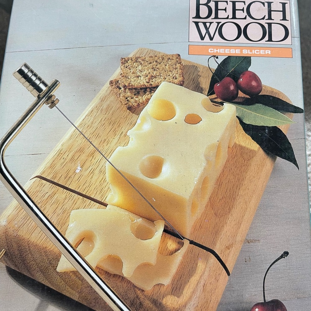 ☀️ New in the box, BeechWood cheese slicer